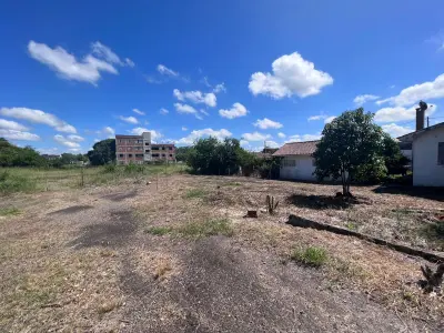 LOTE 001 - Um terreno com aproximadamente 2.700m², localizado no bairro Camobi em Santa Maria/RS, designado pelo Lote 1A, com frente para RST 287, onde encontra-se construído um pavilhão em alvenaria, com aproximadamente 280m² e um escritório/casa moradia com aproximadamente 60m². Matriculado sob nº 96.474 do CRI de Santa Maria/RS. Localização do bem: BR 287, nº 8503, Santa Maria – RS.